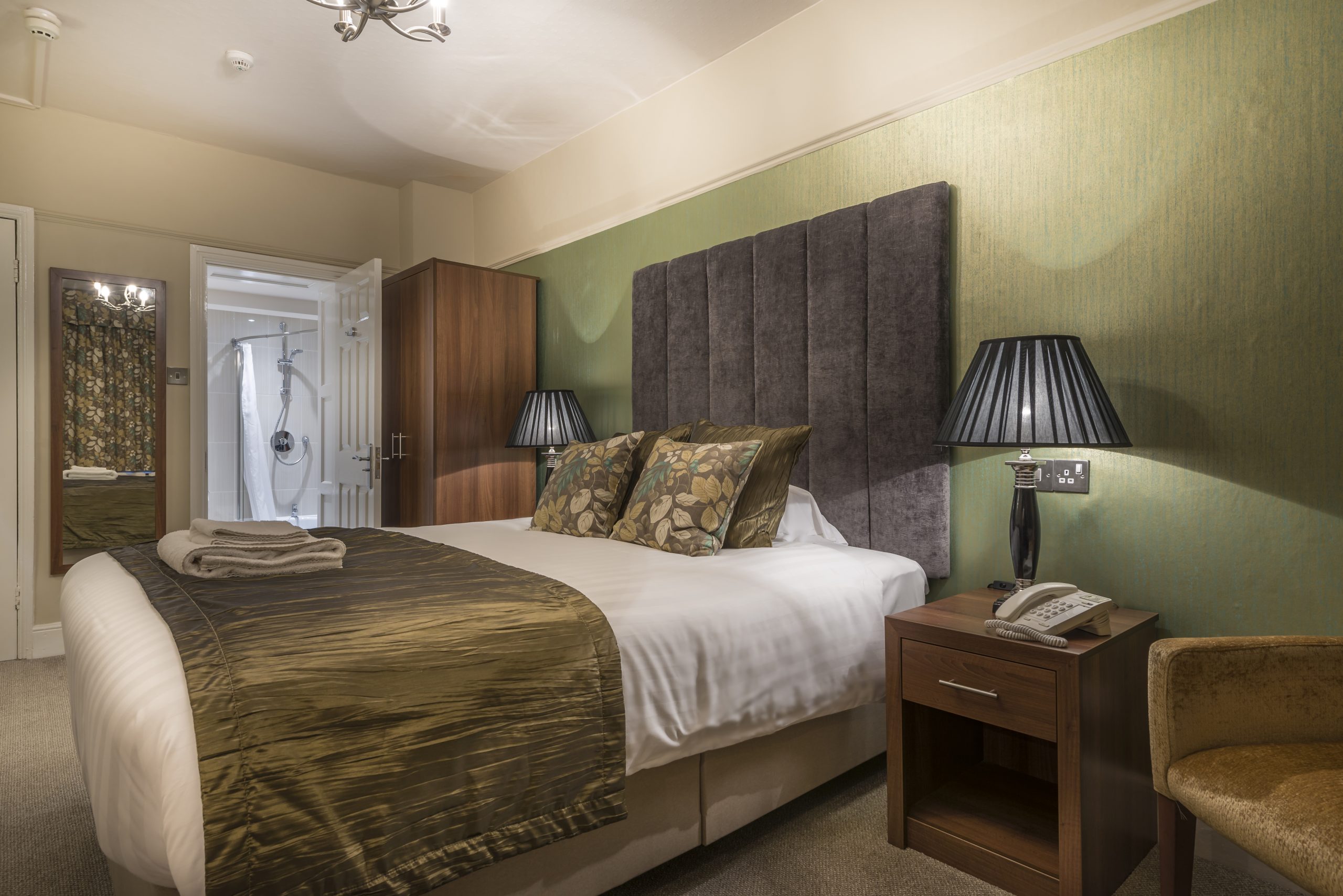 Superior Double Room | The Royal Oak Hotel, Eatery and Coffee House ...