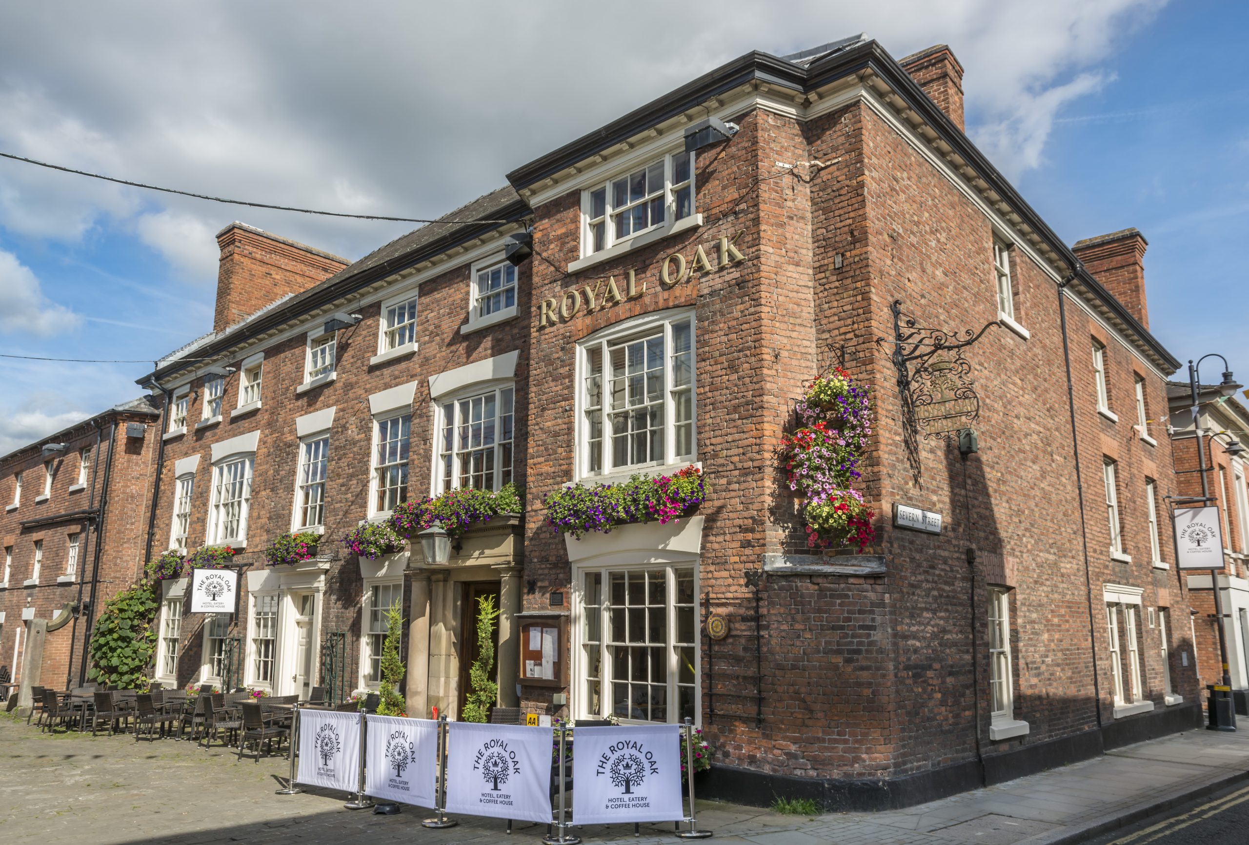 The Hotel | The Royal Oak Hotel, Eatery and Coffee House - Welshpool ...